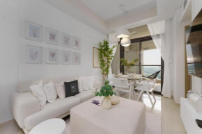 Maison Privee - City Chic Retreat in Dubai Prime Location